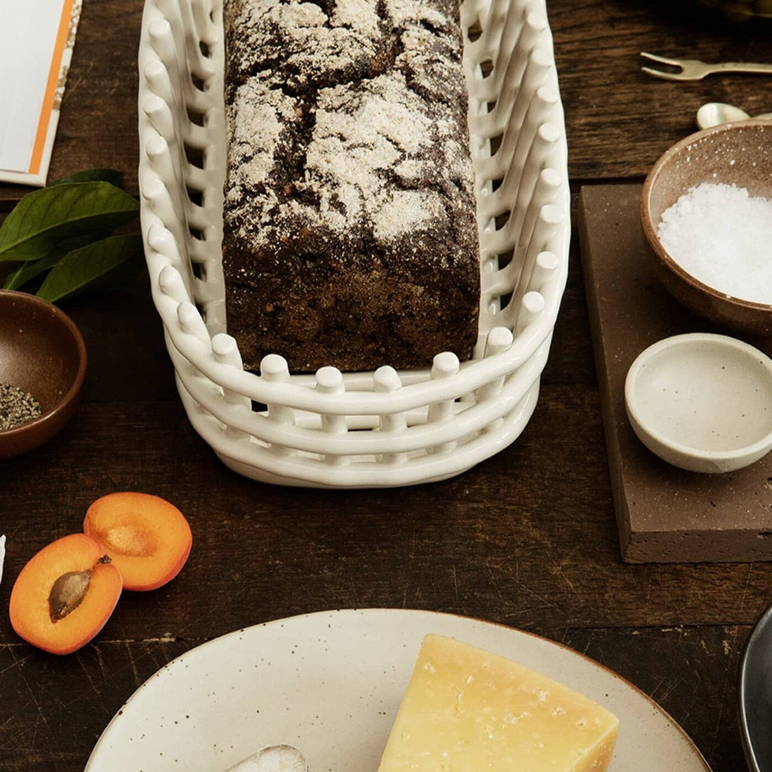 Ceramic Basket oval von ferm LIVING edel weiss