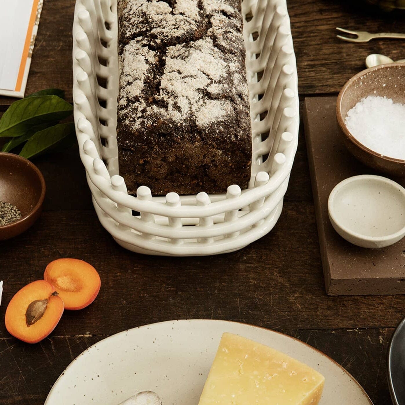 Ceramic Basket oval von ferm LIVING edel weiss