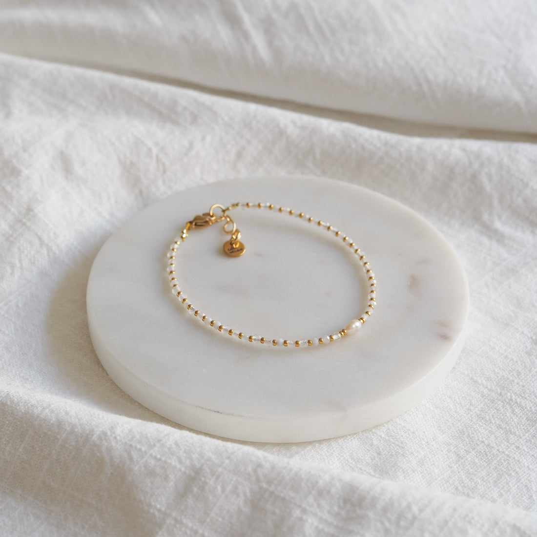 Armband Moon gold aus Mondsteinen von edel weiss