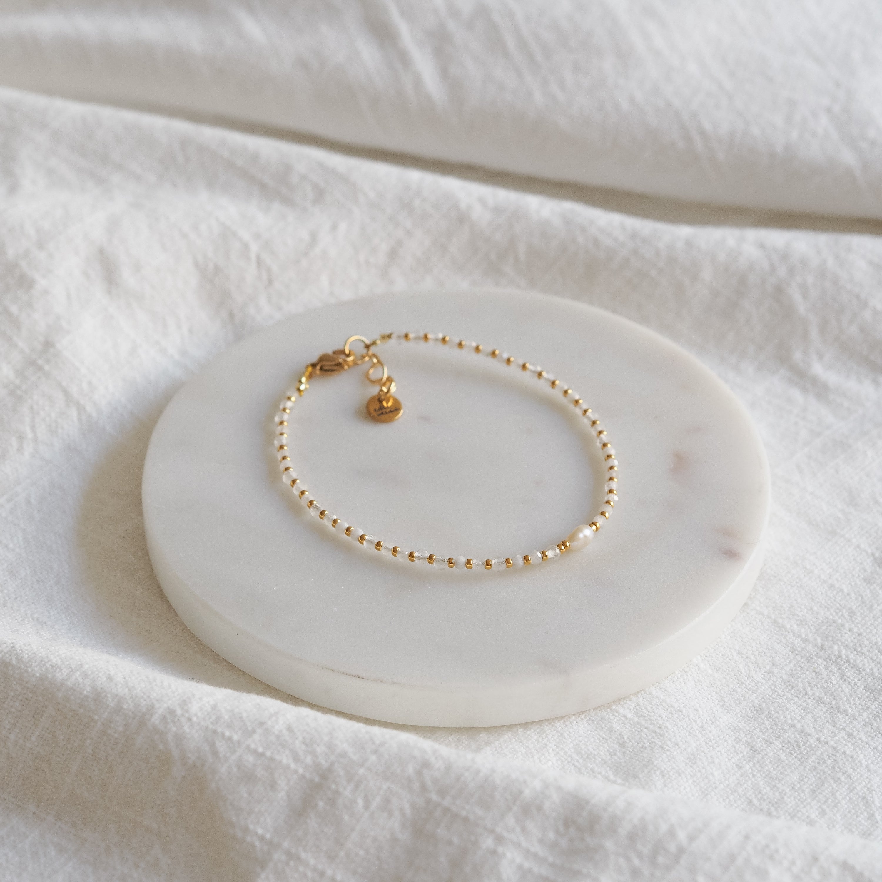 Armband Moon gold aus Mondsteinen von edel weiss