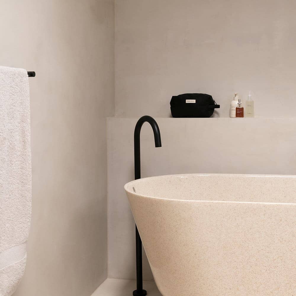 Kosmetiktasche aus Leinen (schwarz) von Monk & Anna