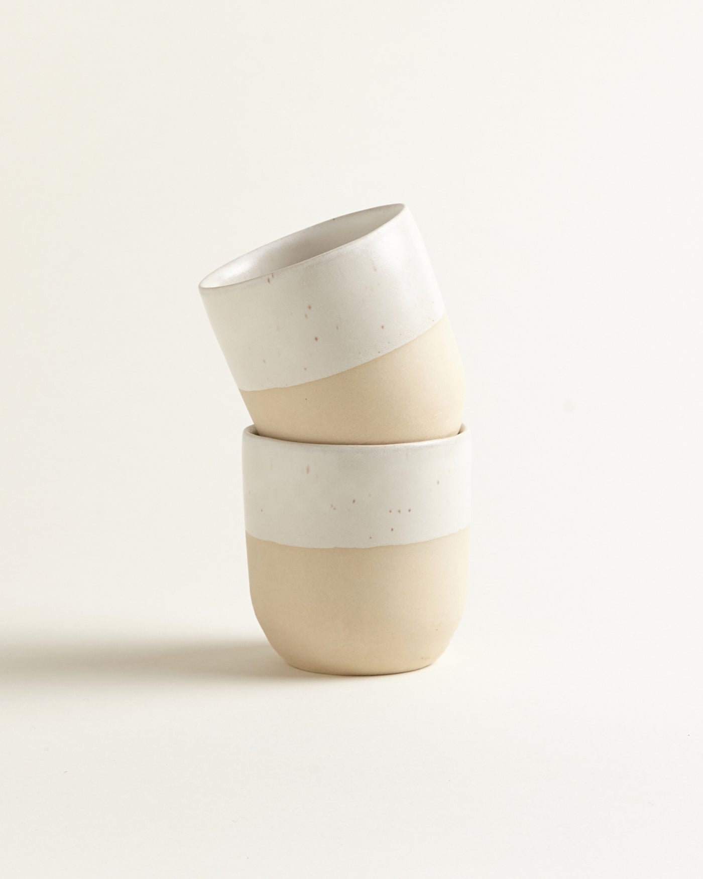 Becher (naturweiß dipped ) von onomao edel weiss