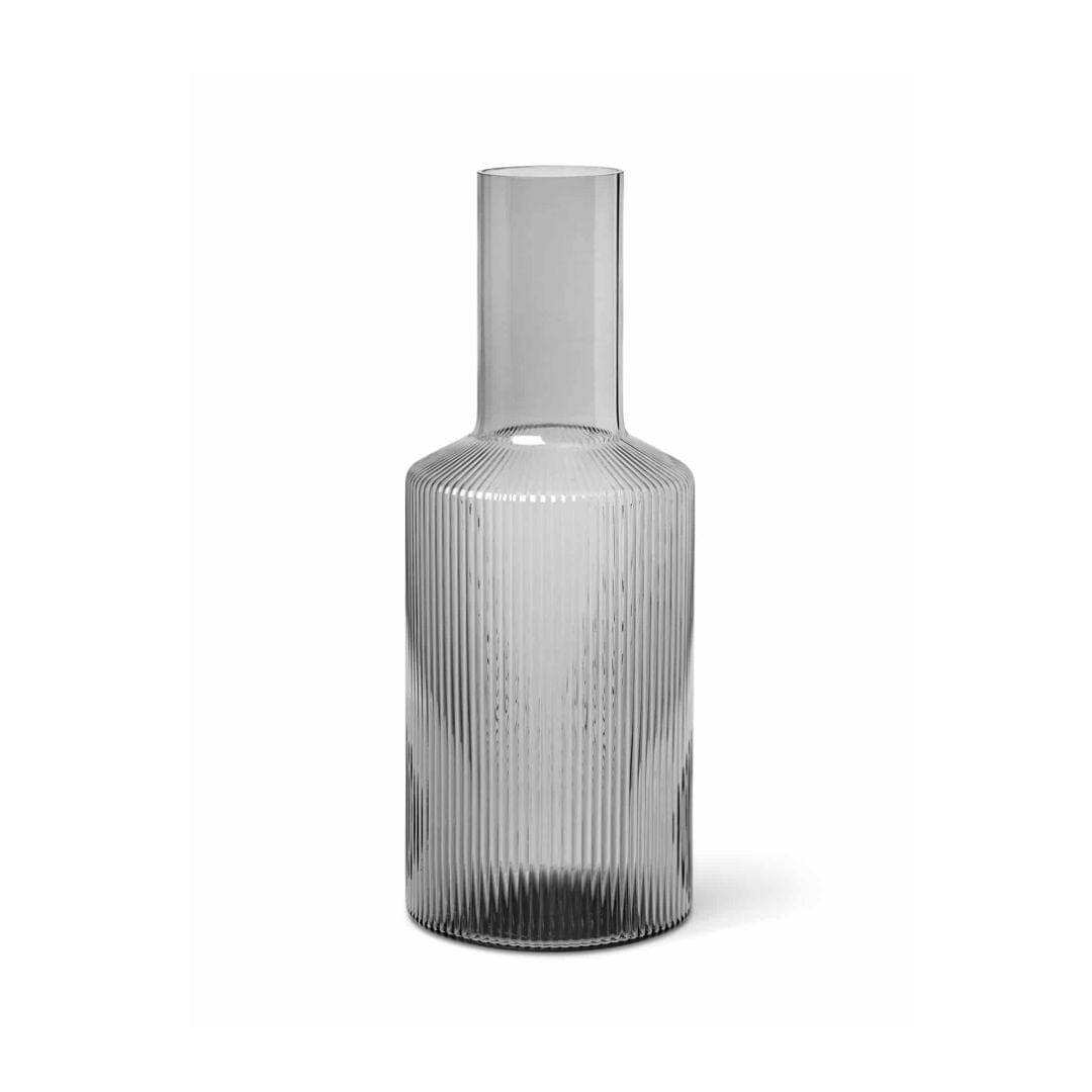 Ripple Karaffe (smoked grey) von ferm LIVING edel weiss