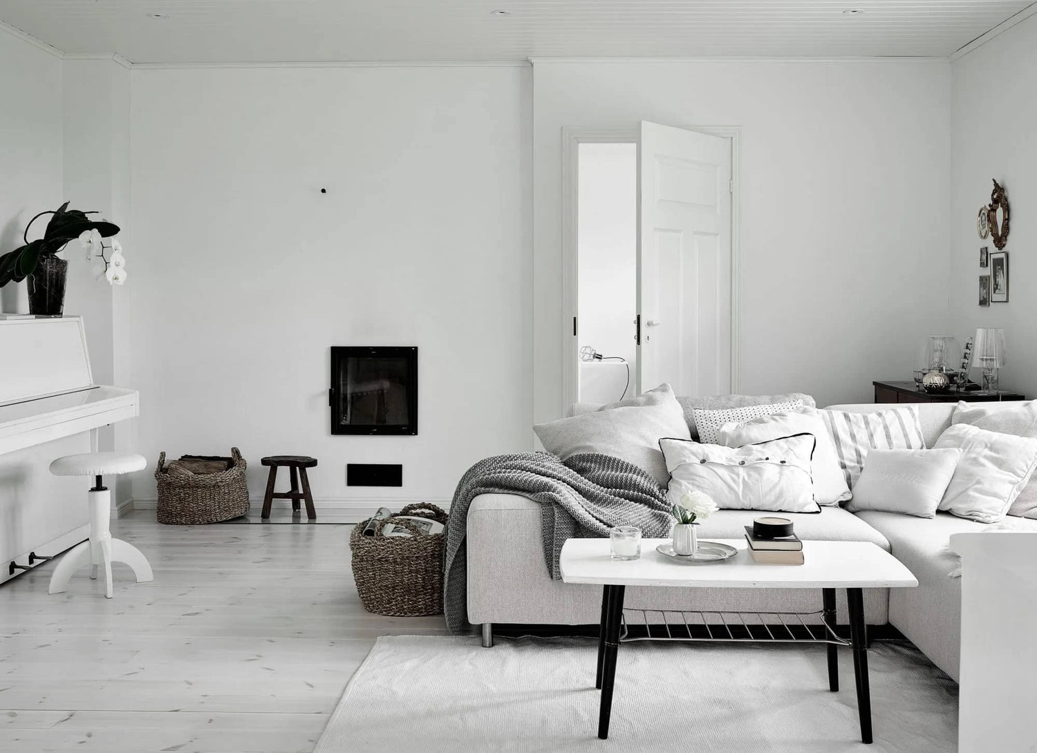 Table Book Happy Homes White Walls von cozy edel weiss