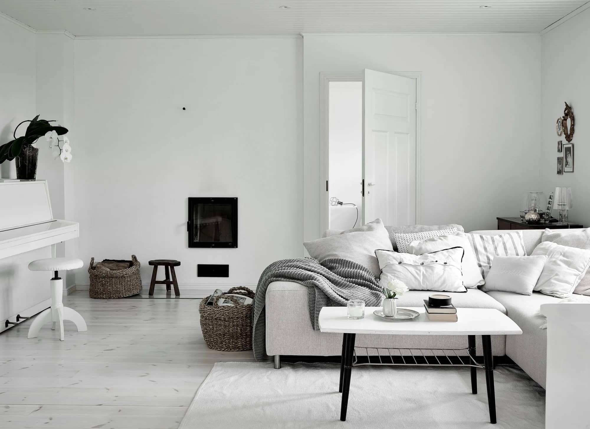 Table Book Happy Homes White Walls von cozy edel weiss