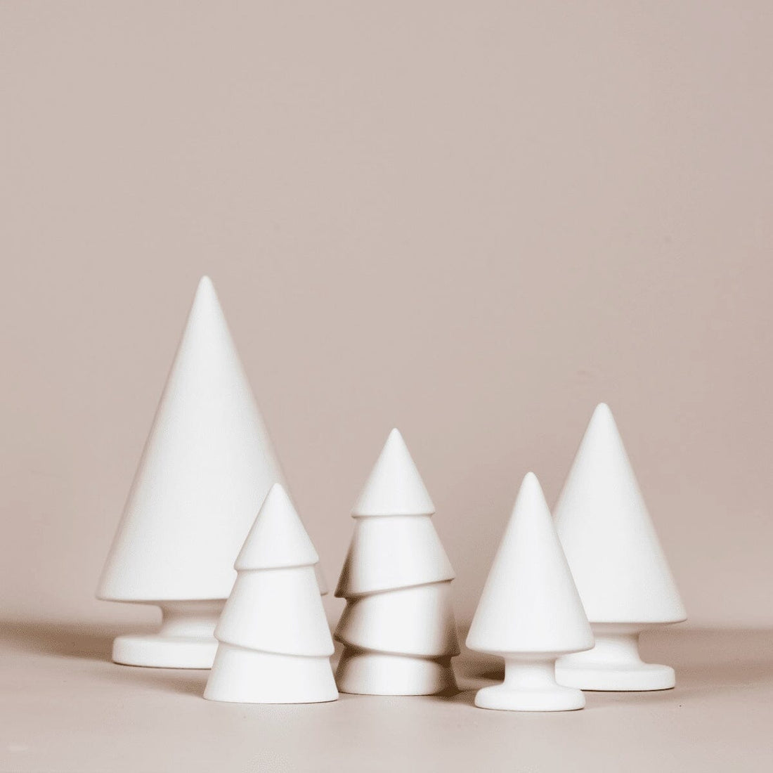 Weihnachtsbaum aus Keramik (klein) von dbkd edel weiss